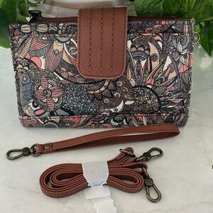 New SAKROOTS Olympic Wristlet/Crossbody Bag /Purse SIENNA SPIRIT DESERT‎ Wallet